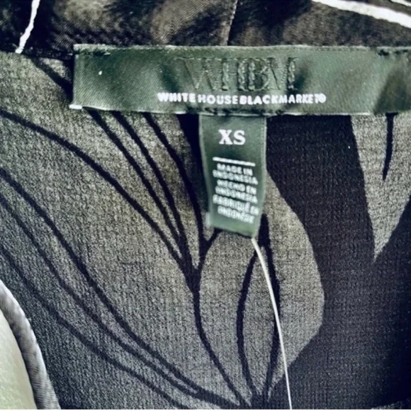 NEW WHBM Sleeveless Blouse V-neck Bold Magnolia Floral Black White Size XS - Picture 9 of 14